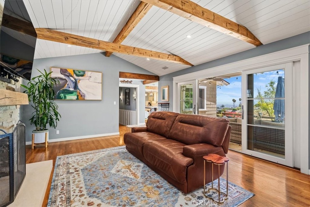 27064 Sunnyridge Road Palos Verdes Peninsula, CA 90274 - Photo 18 of 57 a living room with furniture and a potted plant