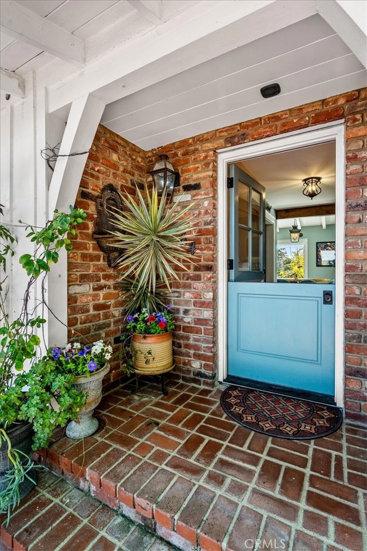 27064 Sunnyridge Road Palos Verdes Peninsula, CA 90274 - Photo 4 of 57 a view of a door of the house