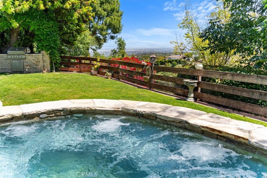 27064 Sunnyridge Road Palos Verdes Peninsula, CA 90274 - Photo 42 of 57 a view of a yard with street