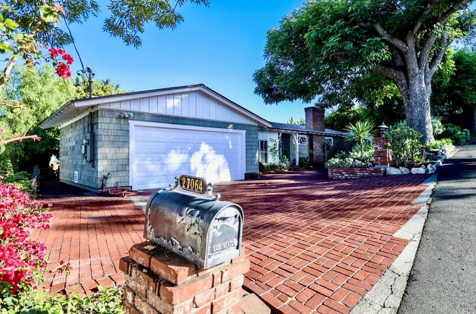 27064 Sunnyridge Road Palos Verdes Peninsula, CA 90274 - Photo 46 of 57 a front view of a house with garden
