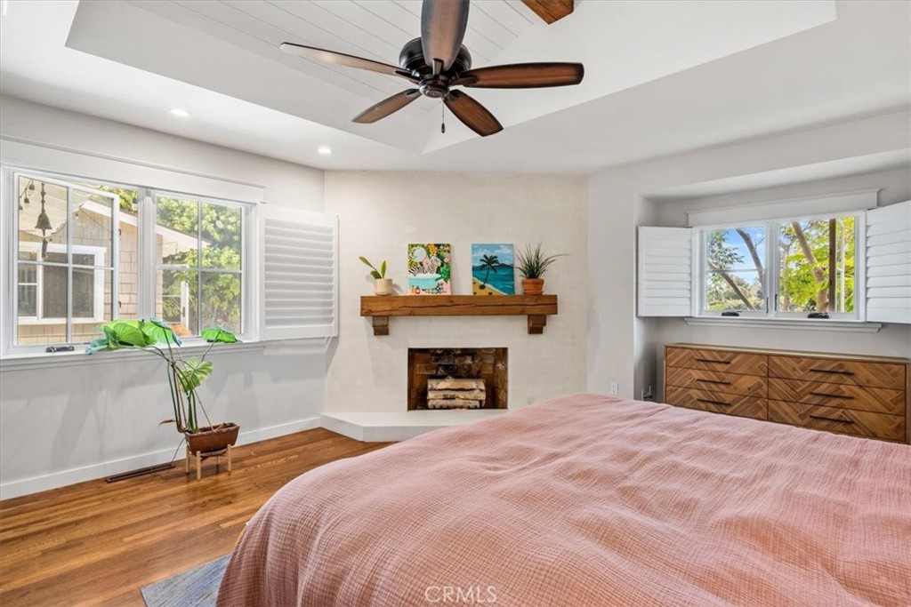 27064 Sunnyridge Road Palos Verdes Peninsula, CA 90274 - Photo 56 of 57 a bedroom with a bed and a large window