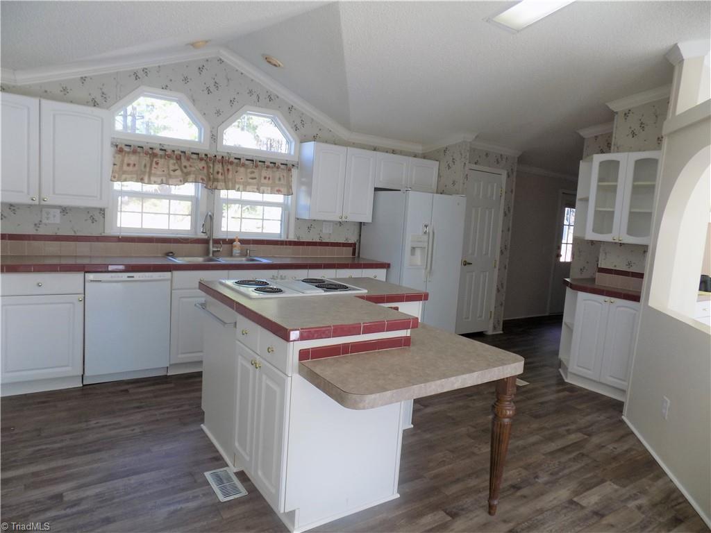 177 Christopher Road Stokesdale, NC 27357 - Photo 4 of 19 Gallery Image 4