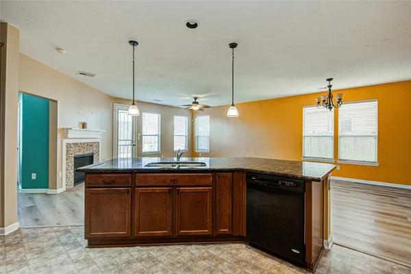 $2,200 | 4814 Mint Trail, Houston, TX 77066