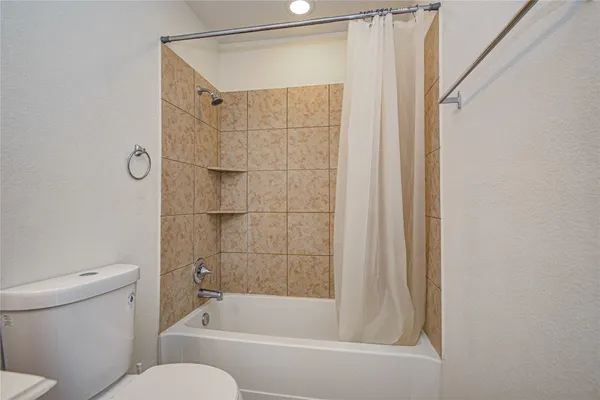 $2,200 | 4814 Mint Trail, Houston, TX 77066