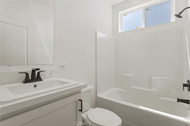 a view of entryway and hall