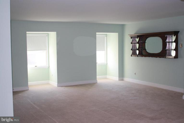 2717 Bachman Road Westminster, MD 21157 - Photo 6 of 22 Apartment Living Room