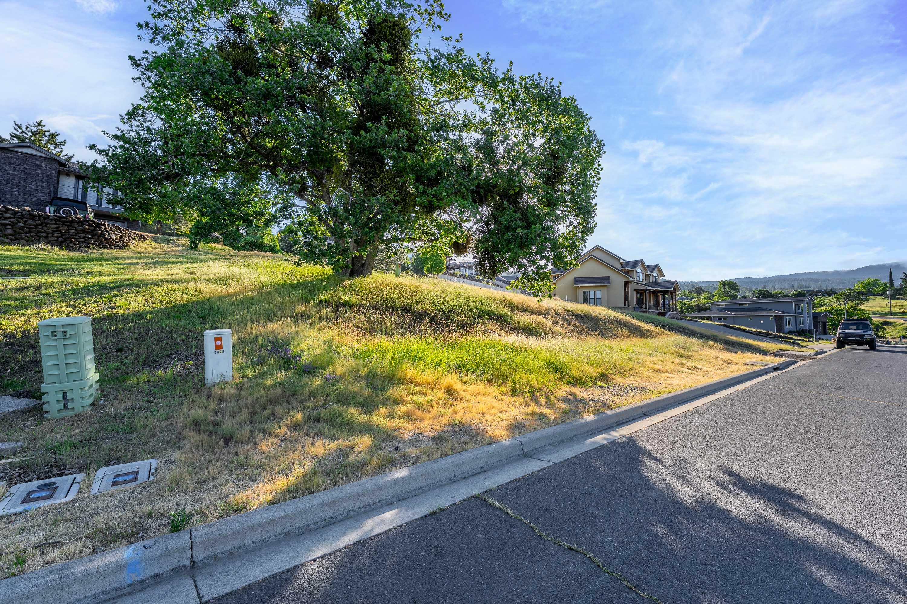 5626 Fallbrook Lane Medford, OR 97504 - Photo 7 of 22 Utilities at Curb