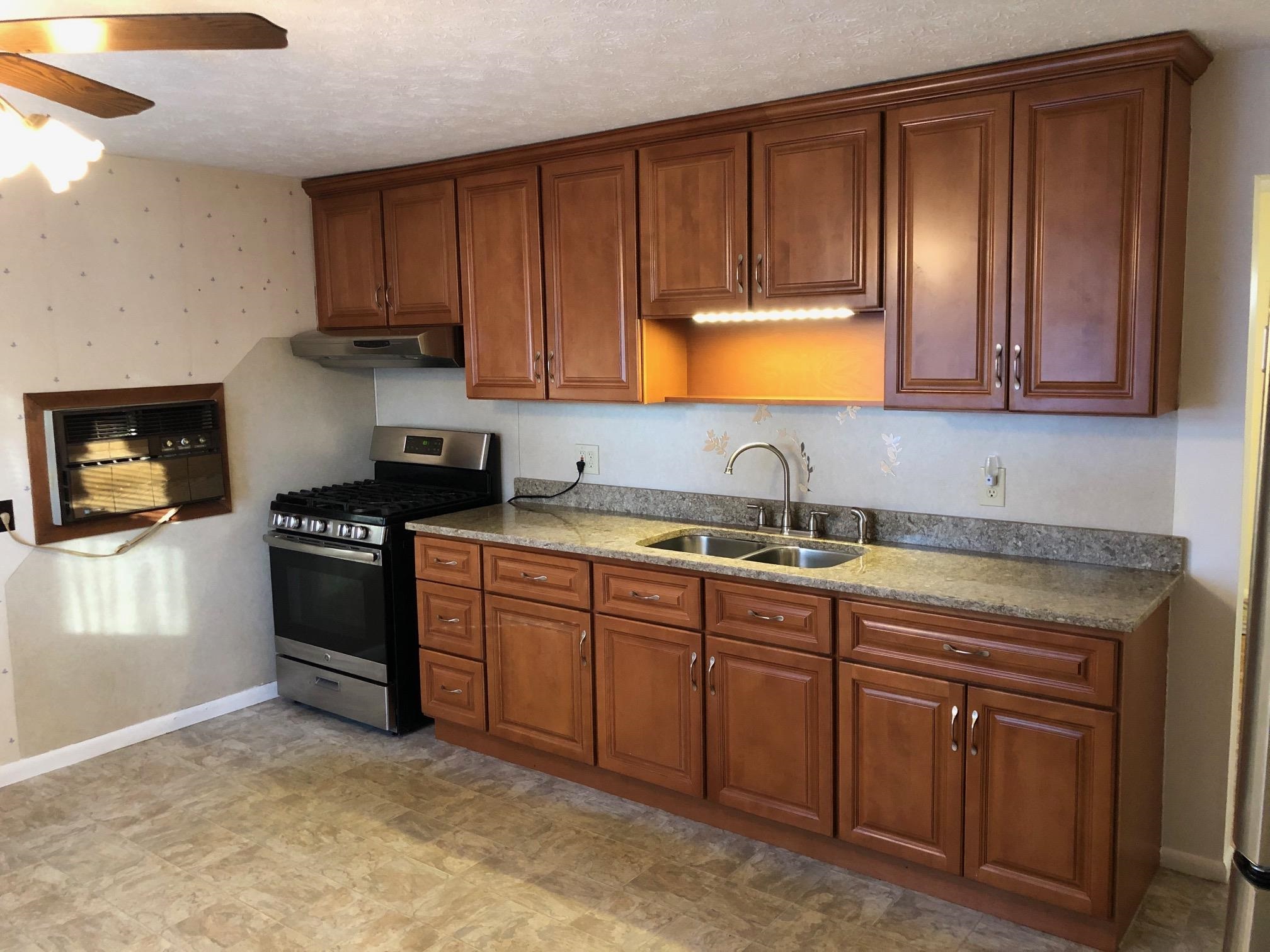 469 Weston Road Manchester, NH 03103 - Photo 8 of 25 Gallery Image 8