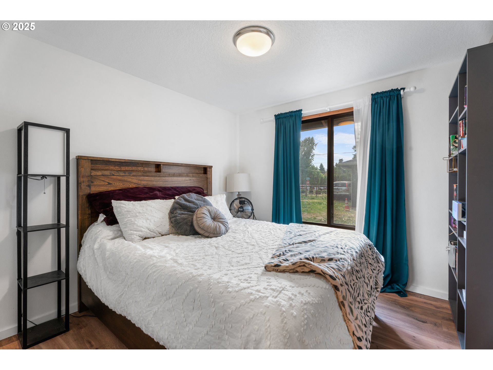 2356 B Street Hubbard, OR 97032 - Photo 24 of 32 a bedroom with a large bed and a window