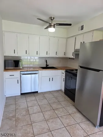 $2,000 | 2007 Stonegate Lane, Unit 7, Stanhope, NJ 07874