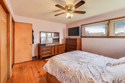 $379,000 | 6936 West Oakton Court, Niles, IL 60714