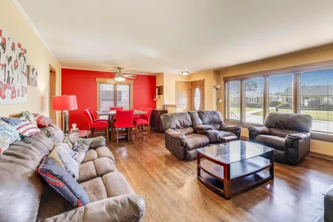 $379,000 | 6936 West Oakton Court, Niles, IL 60714