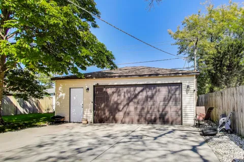 $379,000 | 6936 West Oakton Court, Niles, IL 60714