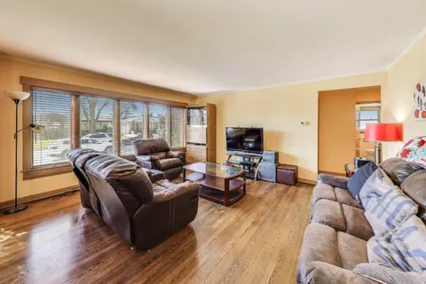 $379,000 | 6936 West Oakton Court, Niles, IL 60714