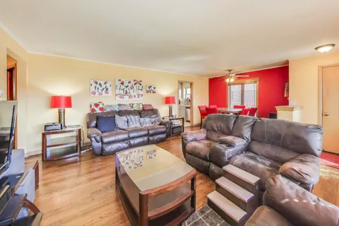 $379,000 | 6936 West Oakton Court, Niles, IL 60714