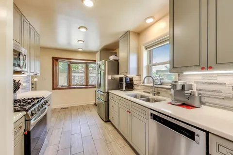 $379,000 | 6936 West Oakton Court, Niles, IL 60714