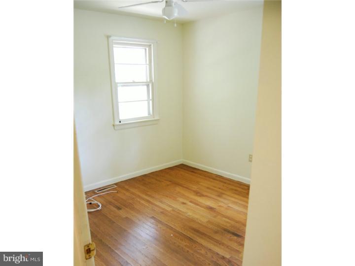 170 Stagecoach Road Turnersville, NJ 08012 - Photo 9 of 11 Dining Room