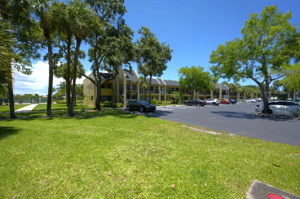 $1,750 | 1523 Meadows Circle West, Boynton Beach, FL 33436