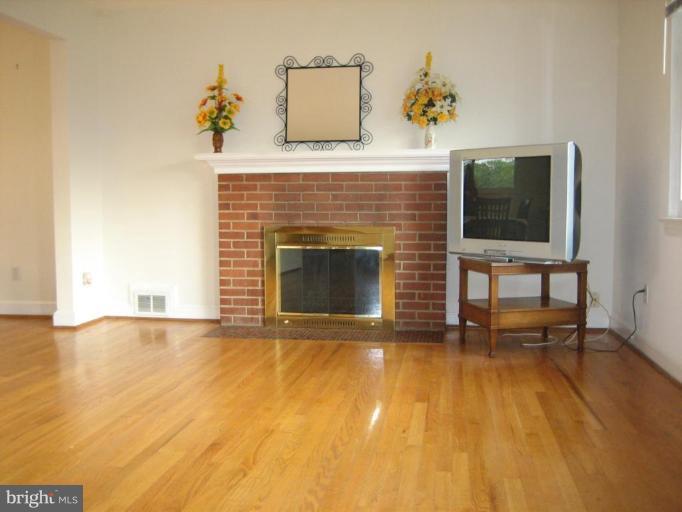 6019 Brunswick Street Springfield, VA 22150 - Photo 7 of 15 Living Room