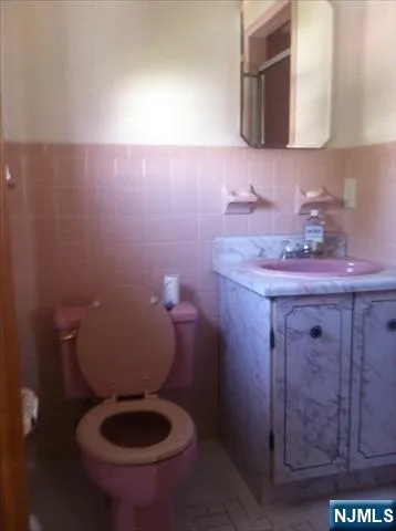 $3,000 | 225 6th Street, Unit 2, Fairview, NJ 07022