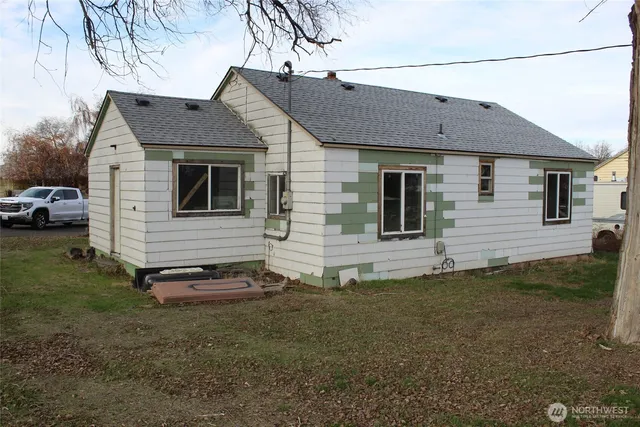 a room with a walk in closet