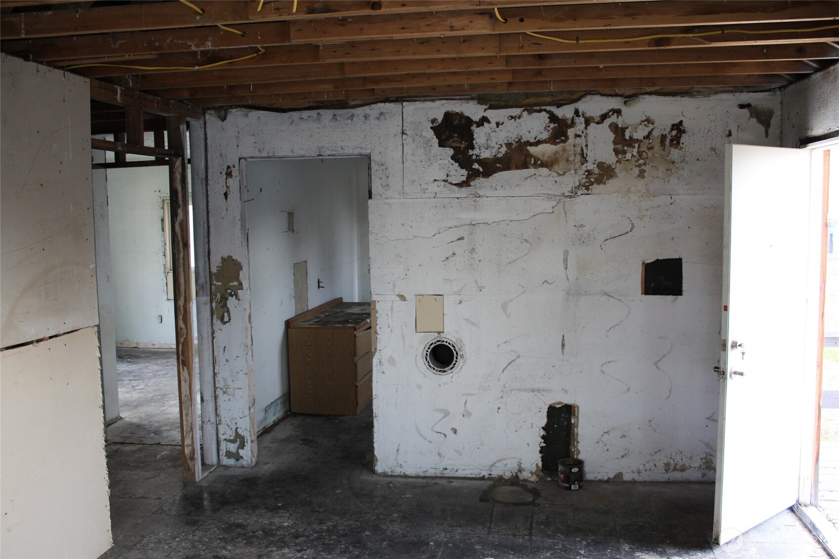 113 Lutcher Avenue Lind, WA 99341 - Photo 5 of 13 a view of a door