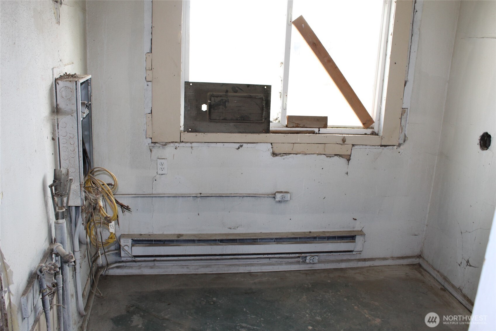 113 Lutcher Avenue Lind, WA 99341 - Photo 9 of 13 a view of a staircase