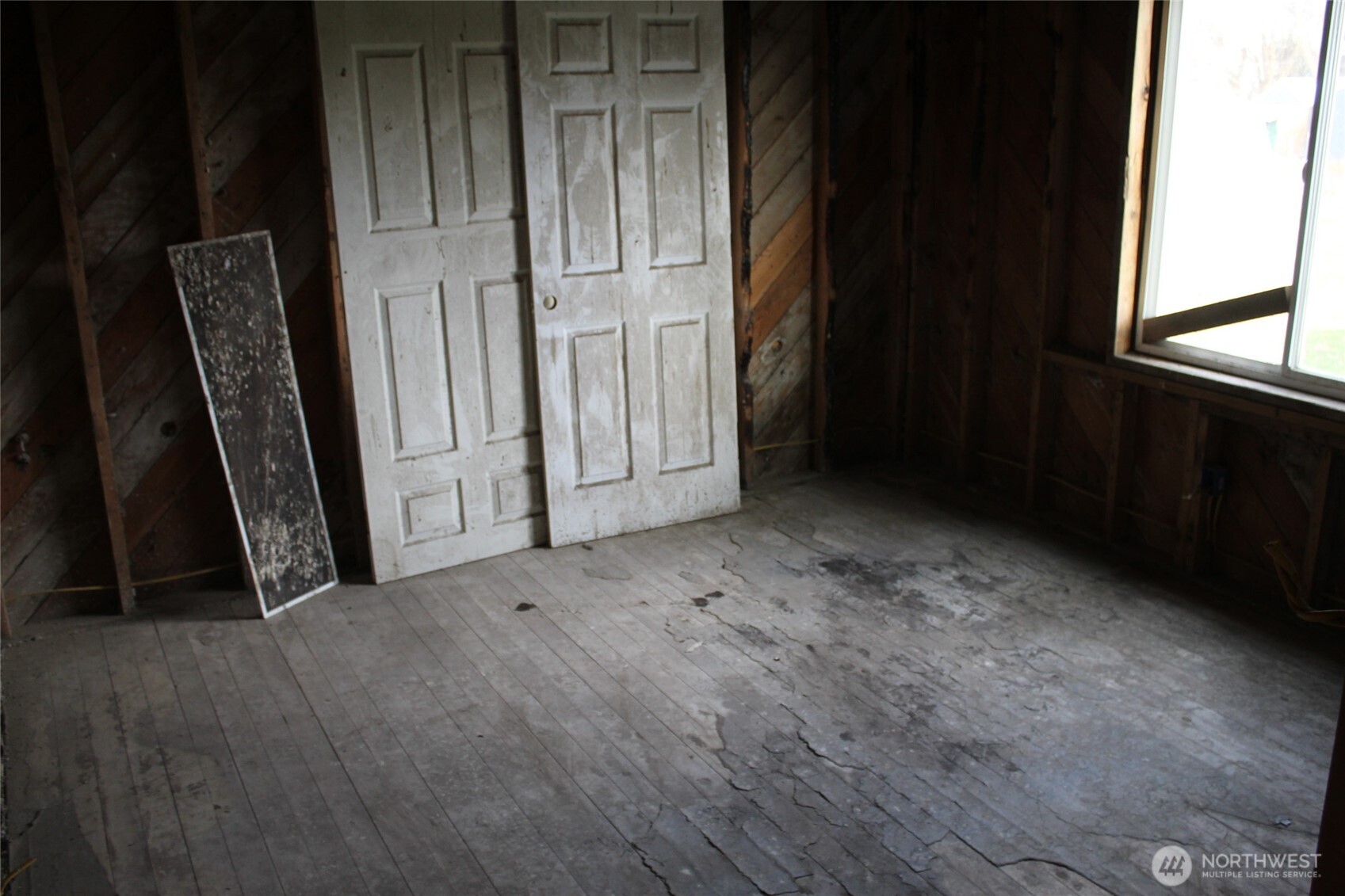113 Lutcher Avenue Lind, WA 99341 - Photo 10 of 13 a view of an empty room with a window