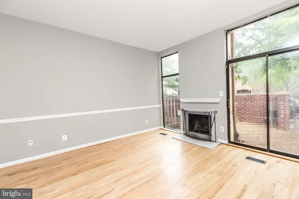 $2,400 | 17 West Hill Street, Baltimore, MD 21230