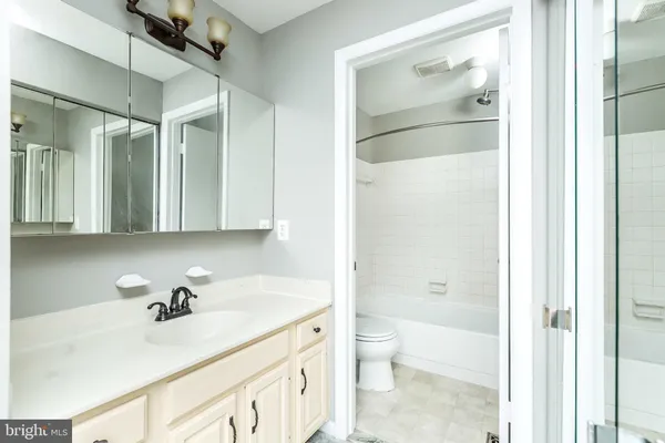 $2,400 | 17 West Hill Street, Baltimore, MD 21230