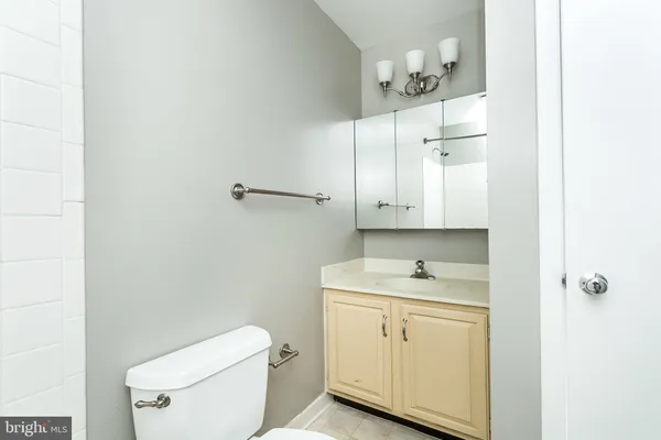 $2,400 | 17 West Hill Street, Baltimore, MD 21230