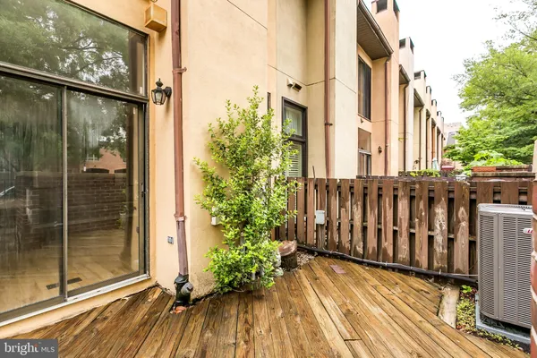 $2,400 | 17 West Hill Street, Baltimore, MD 21230