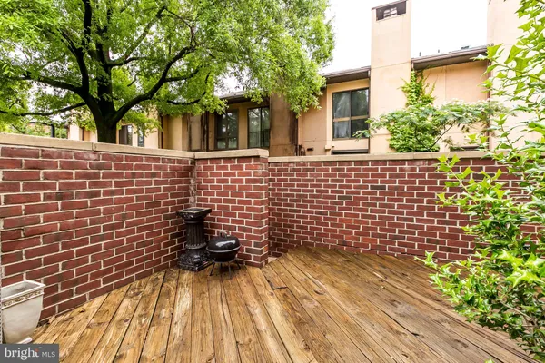 $2,400 | 17 West Hill Street, Baltimore, MD 21230
