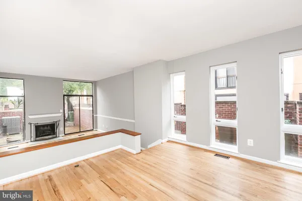 $2,400 | 17 West Hill Street, Baltimore, MD 21230