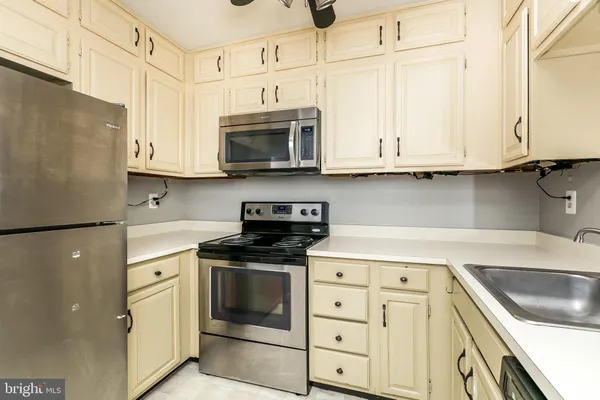 $2,400 | 17 West Hill Street, Baltimore, MD 21230