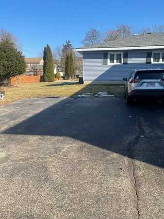 $2,400 | 9 Railroad Street, East Dundee, IL 60118