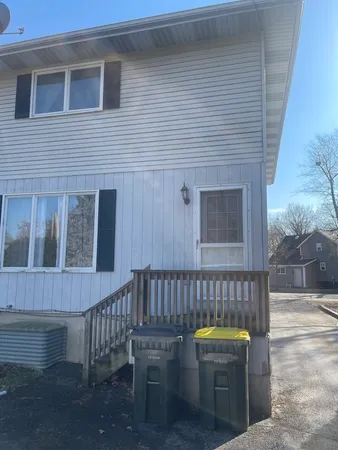 a view of back yard of the house
