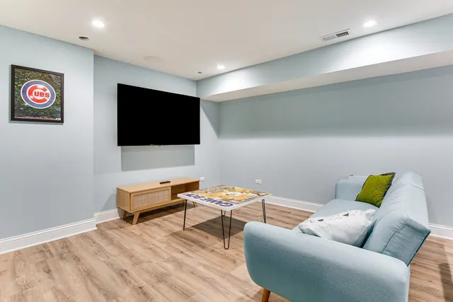 $6,500 | 4727 North Kiona Avenue, Chicago, IL 60630