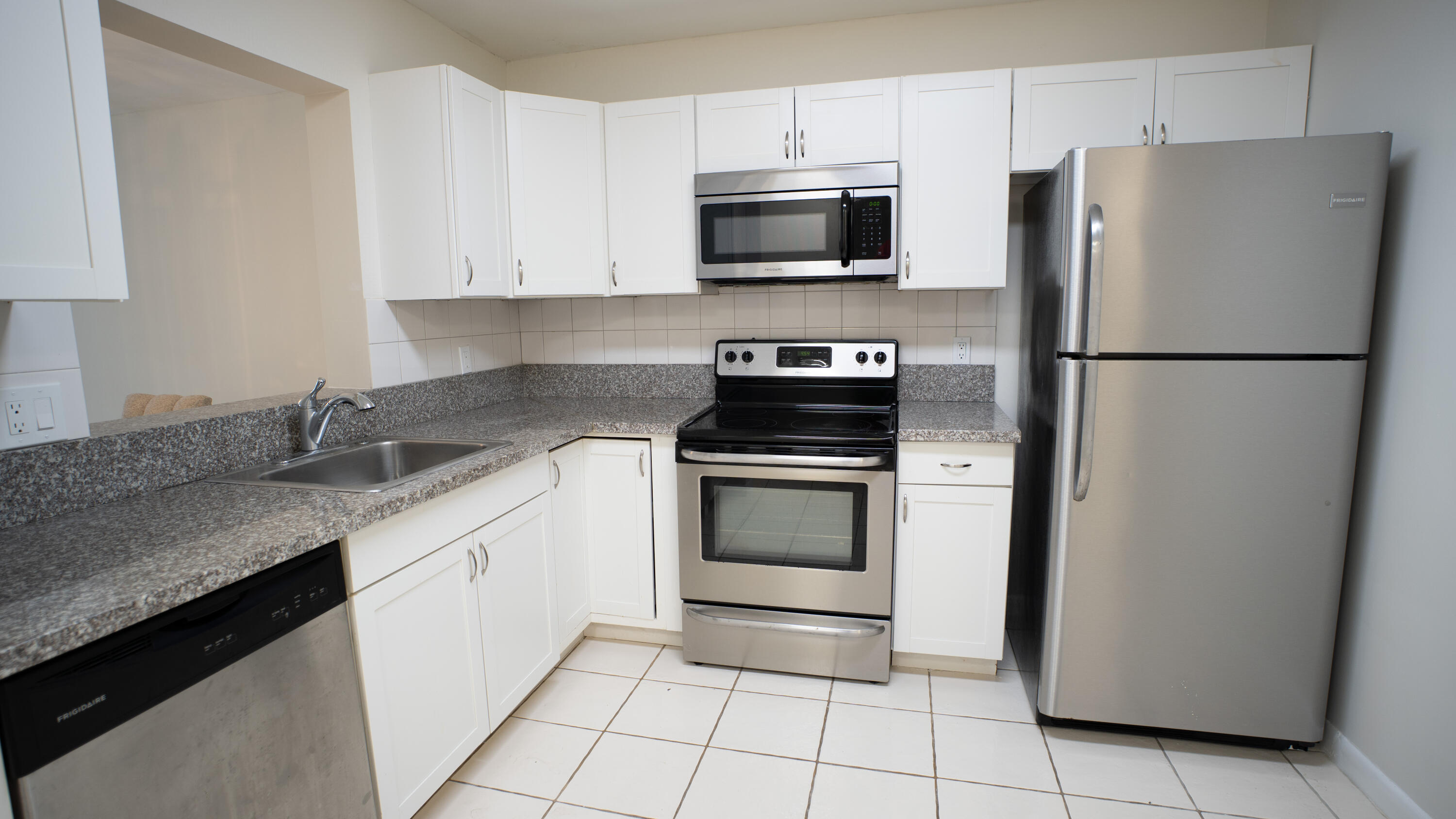 9110 Fairbanks Lane, Unit 4 Boca Raton, FL 33496 - Photo 6 of 15 kitchen