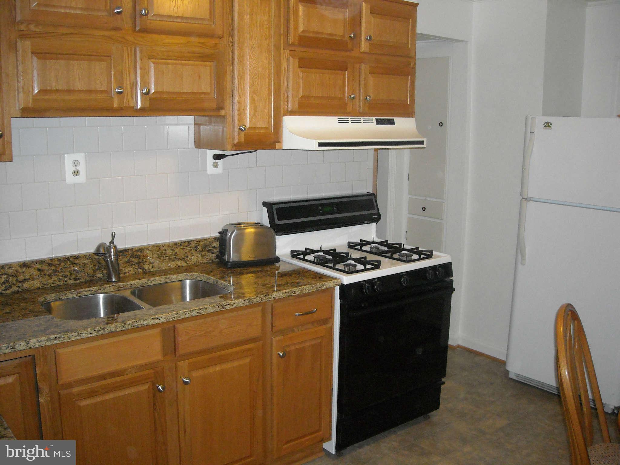 823 South Woodlynn Road Baltimore, MD 21221 - Photo 11 of 23 Kitchen