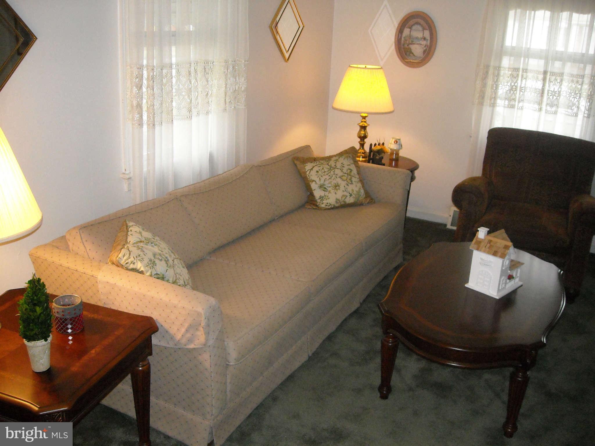 823 South Woodlynn Road Baltimore, MD 21221 - Photo 3 of 23 Living Room