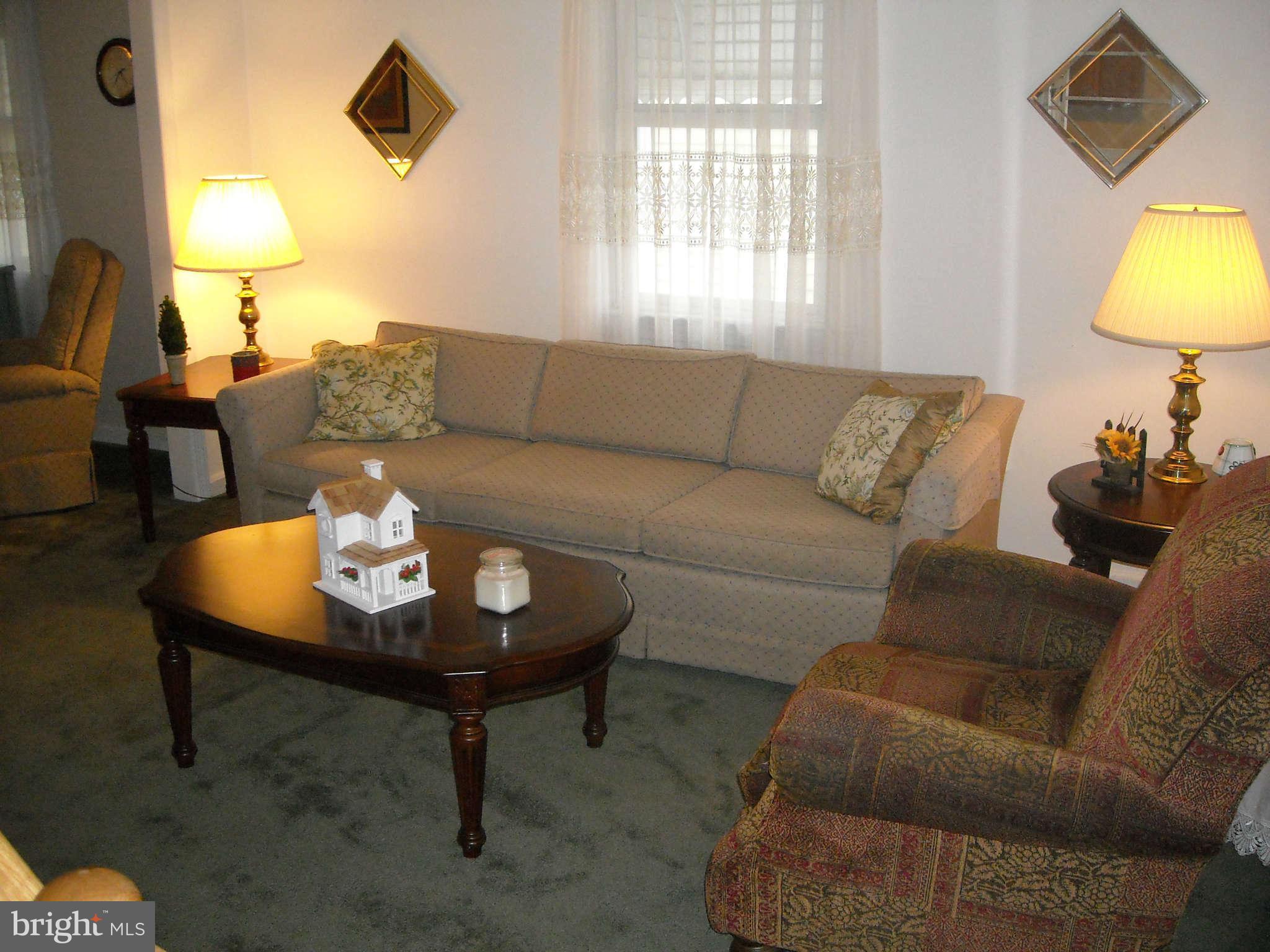 823 South Woodlynn Road Baltimore, MD 21221 - Photo 4 of 23 Living Room