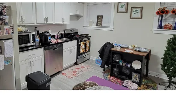 $2,145 | 732 West Roscoe Street, Unit NGD, Chicago, IL 60657