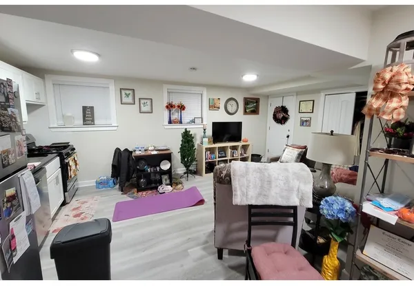 $2,145 | 732 West Roscoe Street, Unit NGD, Chicago, IL 60657