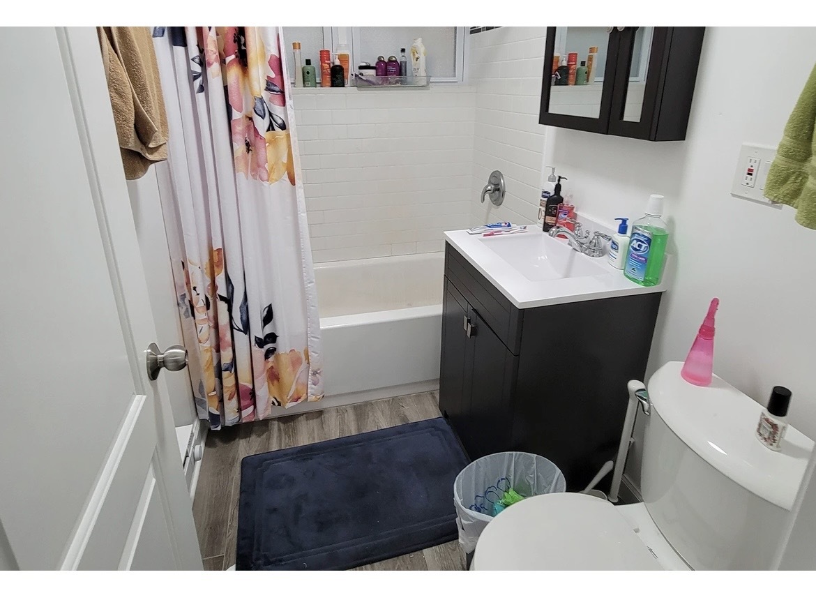 732 West Roscoe Street, Unit NGD Chicago, IL 60657 - Photo 7 of 8 a bathroom with a sink toilet and shower