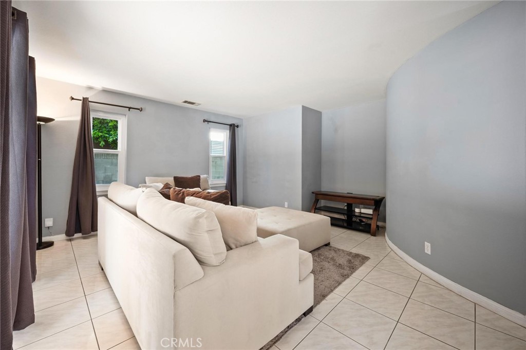 17543 Saticoy Street Northridge, CA 91325 - Photo 18 of 52