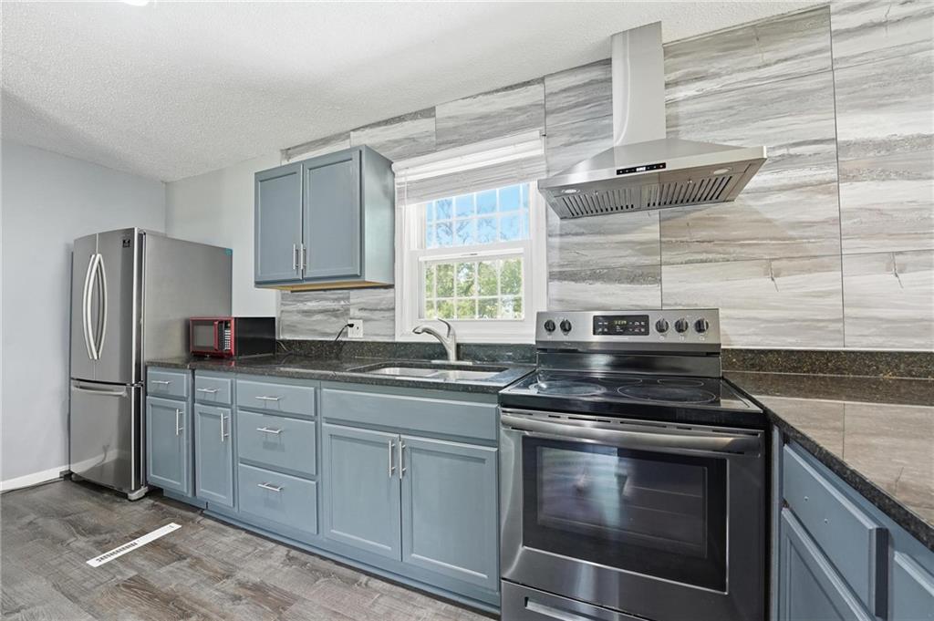 9005 Blue Ridge Boulevard Kansas City, MO 64138 - Photo 12 of 37