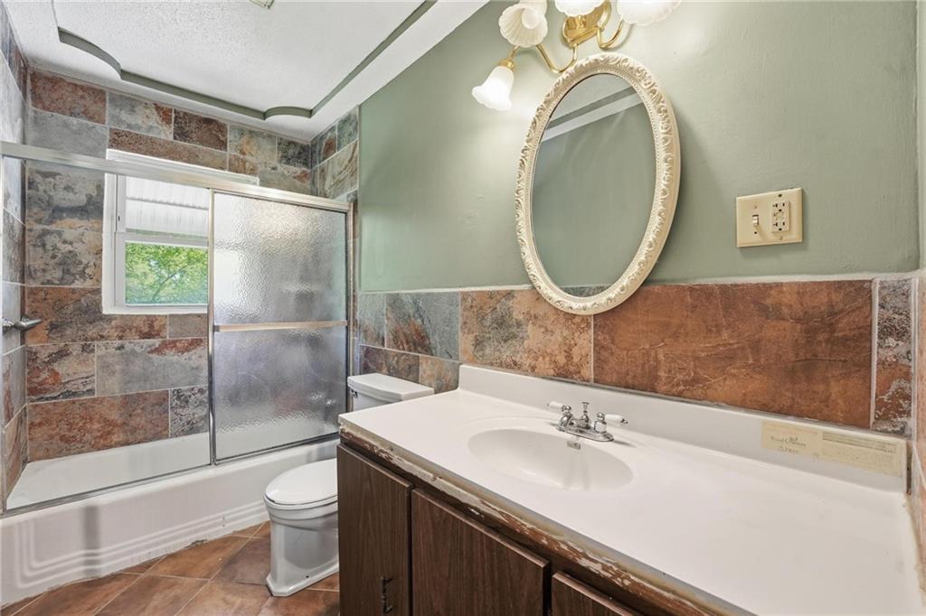9005 Blue Ridge Boulevard Kansas City, MO 64138 - Photo 18 of 37