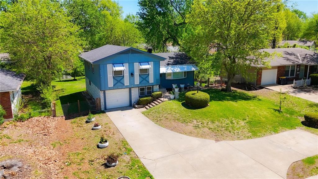 9005 Blue Ridge Boulevard Kansas City, MO 64138 - Photo 2 of 37