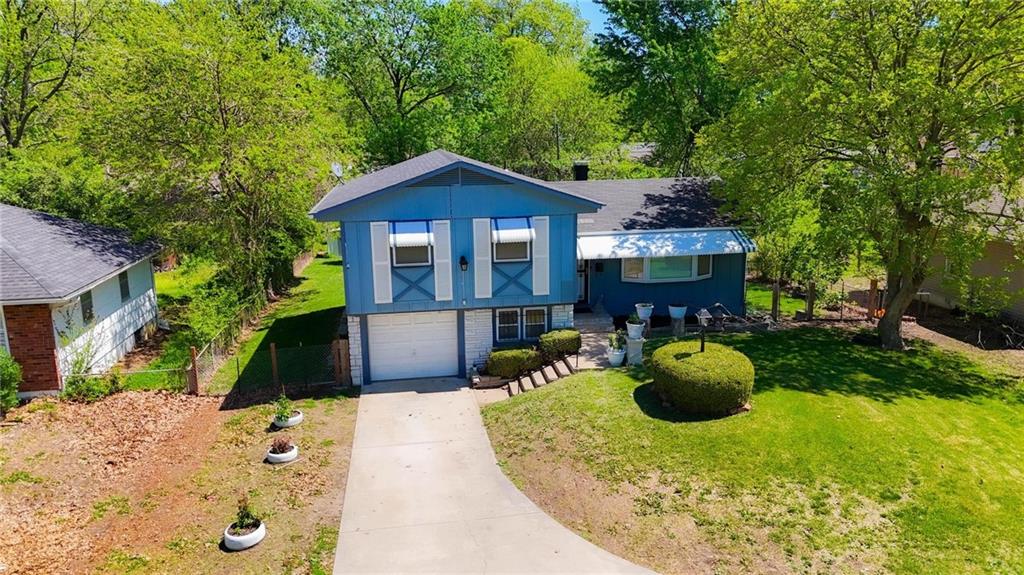 9005 Blue Ridge Boulevard Kansas City, MO 64138 - Photo 3 of 37